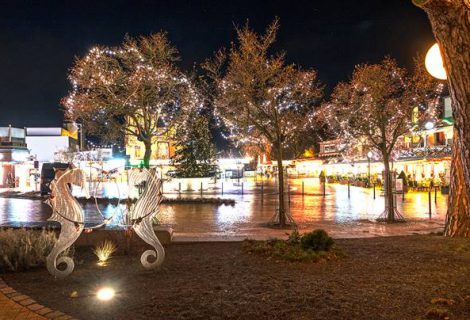 Musikalischer Weihnachtsmarkt am Timmendorfer Platz (13.12.2019 – 02.01.2020) Musikalischer Weihnachtsmarkt am Timmendorfer Platz (13.12.2019 – 02.01.2020)
